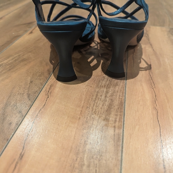 Various size 6 shoes - Picture 6 of 8